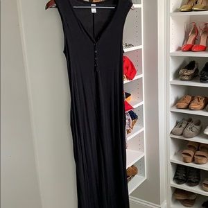 Sleeveless Henley maternity dress. Like new.